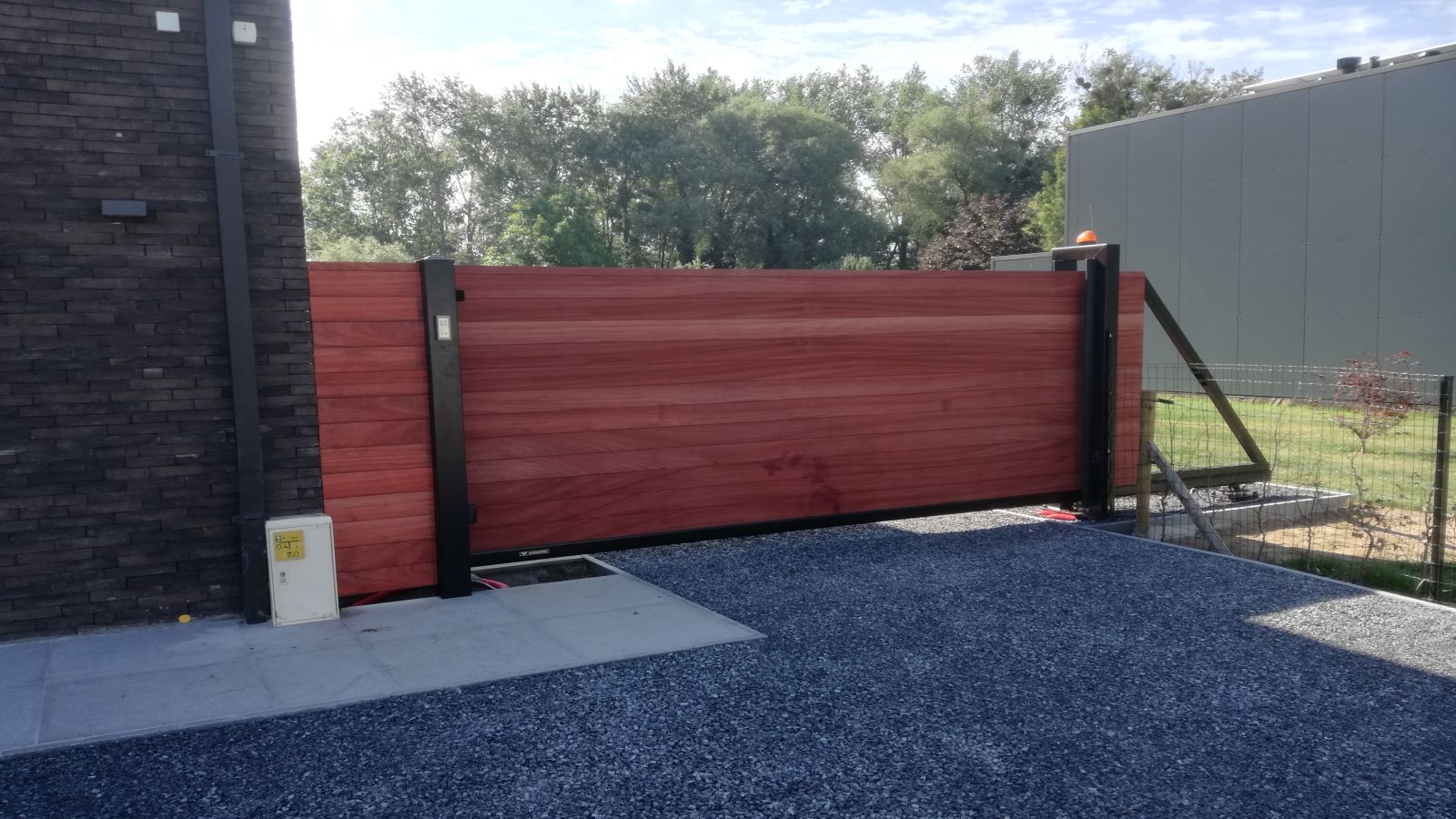 Aangepaste foto1 poort met houtvulling
